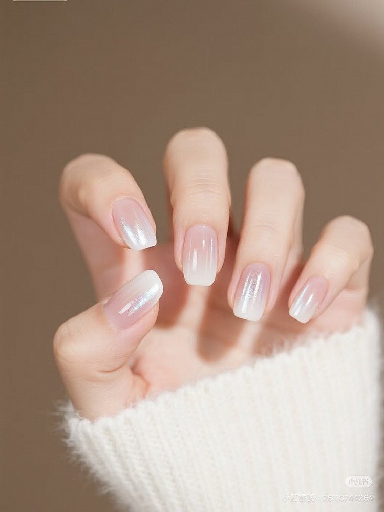 珍珠白光療美甲推薦11:溫柔漸層
