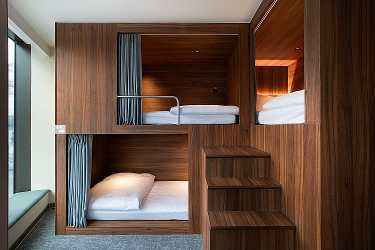 Oani綠洲最令人印象深刻的是，它雖然定位高端，卻沒有排除背包客或獨旅者，而是讓床位房與套房並存，真正落實高品質休息不該有門檻。