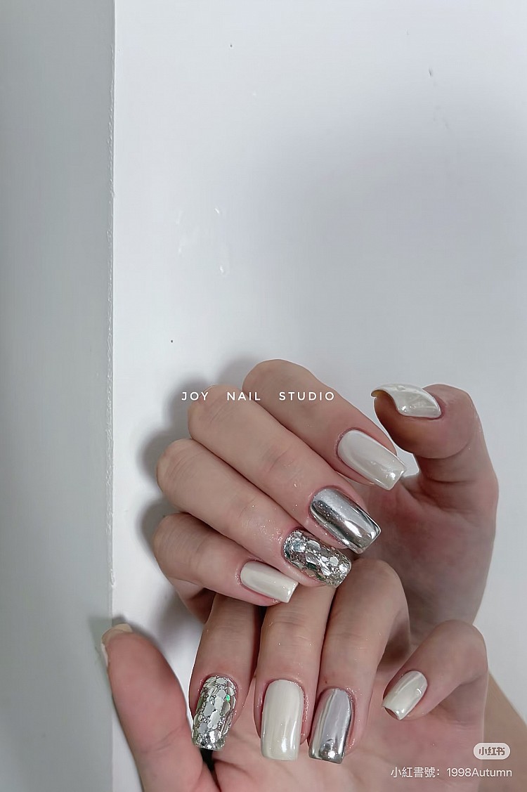 珍珠白光療美甲推薦5:銀色金屬