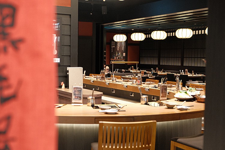 隸屬乾杯集團的「黑毛屋本家」是台北信義區鍋物愛好者口中的日式經典