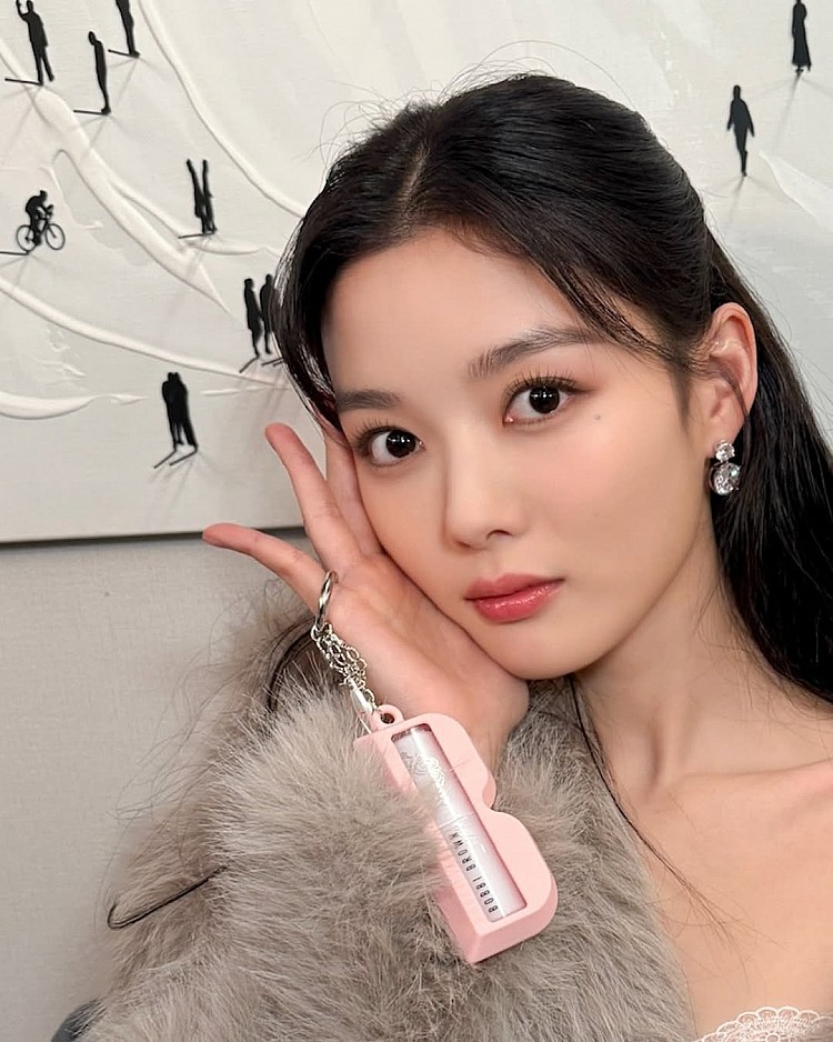 金裕貞同款採妝清單1:蜜桃唇唇膏