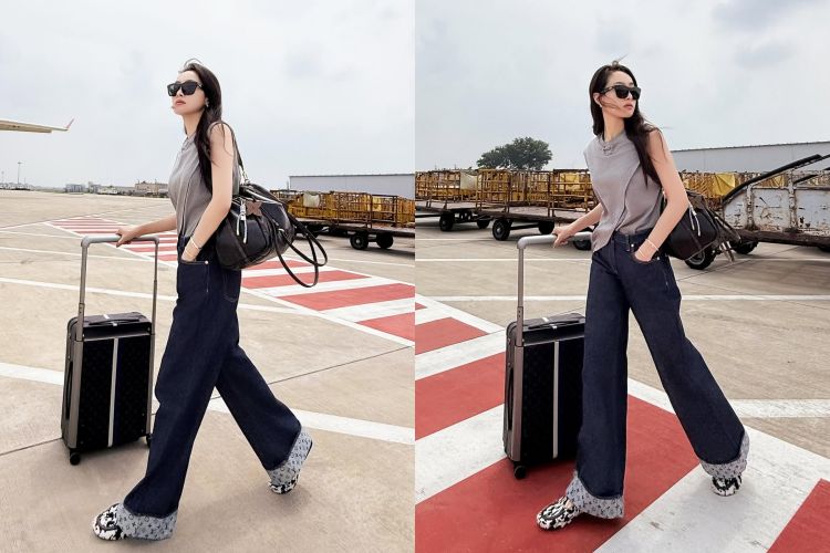 這套機場造型展現宋茜拿手的極簡率性，以灰色無袖上衣搭配深藍寬褲牛仔褲，上窄下寬的比例直接拉長身形，走動時更顯筆直俐落。