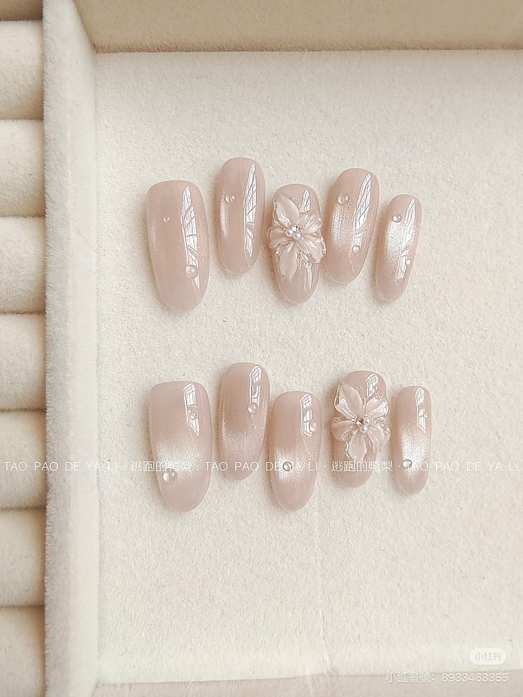 裸色貓眼美甲推薦4:冰雕花