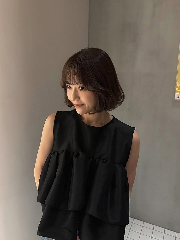 法式瀏海髮型推薦11：微捲鮑伯