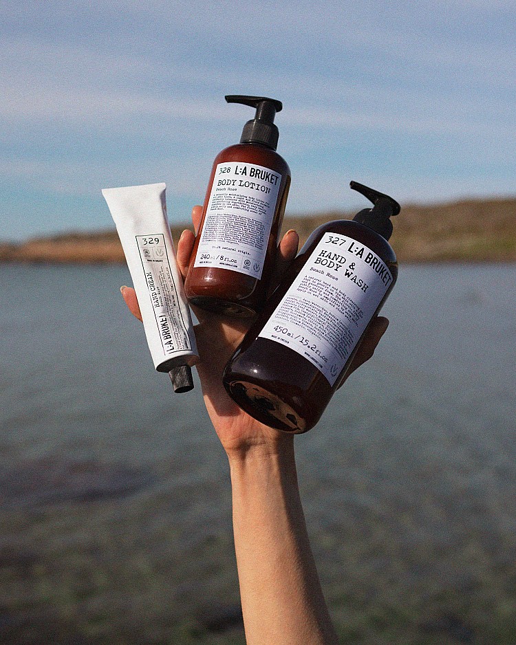 327 海鹽玫瑰潔膚露/450ml,NTD1,200;328 海鹽玫瑰身體乳/240ml,NTD1,350;329 海鹽玫瑰護手霜/70ml,NTD950;30ml,NTD600