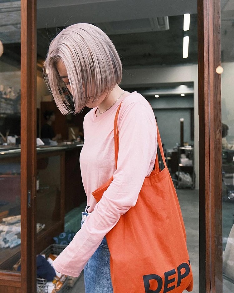 鮑伯短髮推薦16：中分粉棕髮色