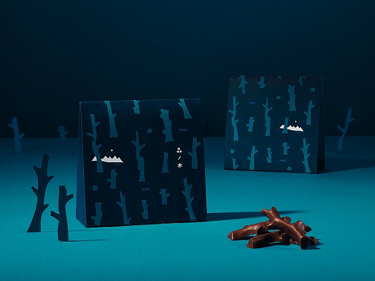 「森ノ木 Mori no Ki」以細緻奶香巧克力為基底，疊加可麗餅脆片、杏仁與酥皮碎片，入口瞬間就能感受到酥、脆、滑在口中交錯展開。