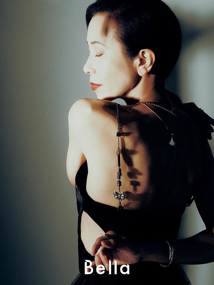 一轉眼，出道 30 年。Karen 的歌，經得起時間的考驗，勾勒出你我的思念。她以《大秀一場》（The Big Big Show）之名，展開巡迴演唱會，於每一座城市演出、座無虛席。  即使行程再忙，Karen 依舊惦記著台灣，「好想去台灣開 The Big Big Show！我對台灣有很深的情感，是一種很特別、很難形容的緣分。」這裡，亦是莫文蔚歌手生涯的重要起點。她很感謝台灣的歌迷：「很想來台灣開演唱會！」