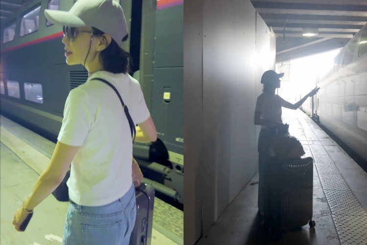 誰說60歲不能靠穿搭減齡？張曼玉日前在小紅書上回顧波爾多旅行，隨性搭火車的一身造型舒適卻很年輕！她上身選擇短版白T，剪裁簡潔卻能悄悄拉高腰線，讓比例瞬間修長；下身則搭配淺藍色牛仔寬褲，寬鬆版型舒適自在，戴上棒球帽、墨鏡，有效降低年齡感，基本上只要抓住「短上衣＋寬褲」的公式，再搭配基本配件，就能很逆齡！