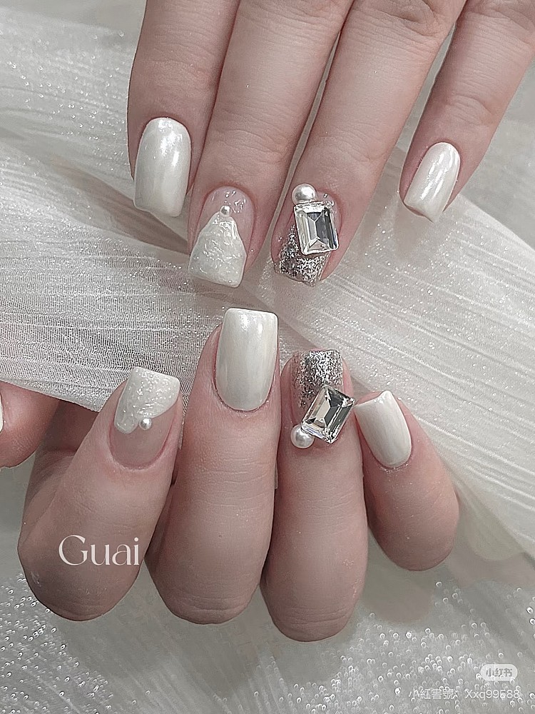 珍珠白光療美甲推薦12:造型石紋