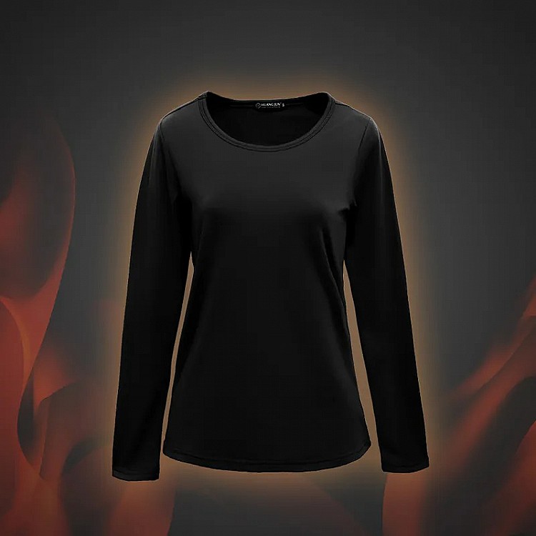 走平價機能路線的MIT品牌Huang & Jun也很有聲量，奈米石墨烯紗線搭配厚實內刷毛，保暖與蓄熱表現很到位，外面再加一件外套就很夠用。若擔心冬天層層堆疊顯臃腫，方領款是小心機：修飾臉部線條、視覺更俐落，還自帶一點優雅感；配色也很懂女生，奶油杏、薄荷綠、薰衣草紫、玫瑰粉都很時髦。（價格：NTD590）