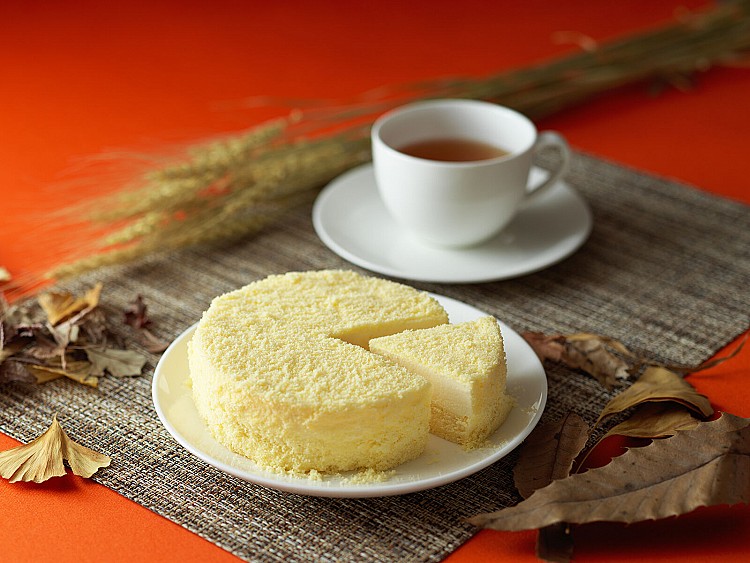 來自北海道小樽的知名伴手禮品牌 LeTAO 近日也以快閃店形式攻佔台北 101 B1，品牌以雙層起司蛋糕「Double Fromage」打響知名度，光是一年就能賣出 250 萬顆。