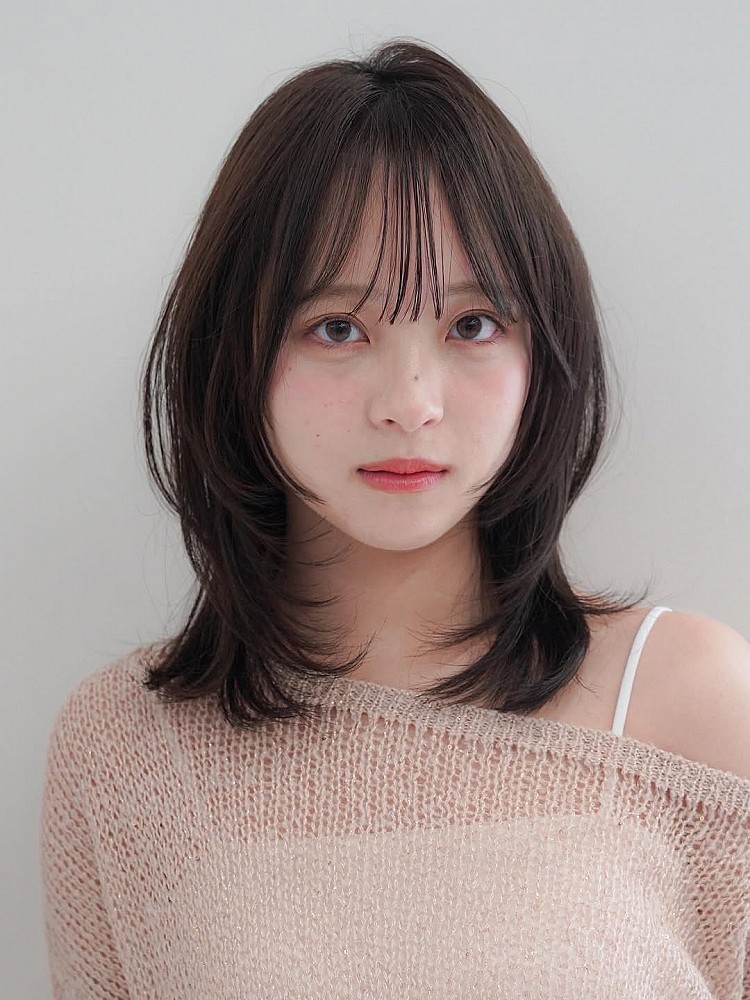 法式瀏海髮型推薦1：小臉鎖骨剪