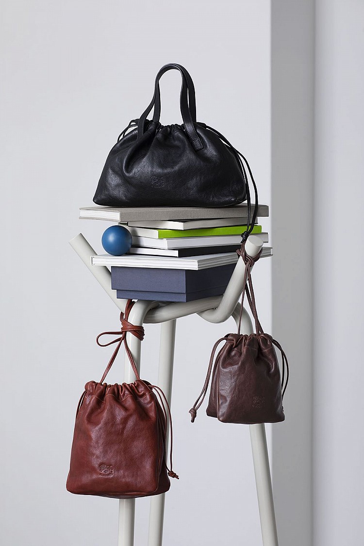 旅日必買！網路高人氣三大時尚潮牌：行家買瘋皮件IL BISONTE、個性小眾香氛Aux Paradis、超質感行李箱Moln