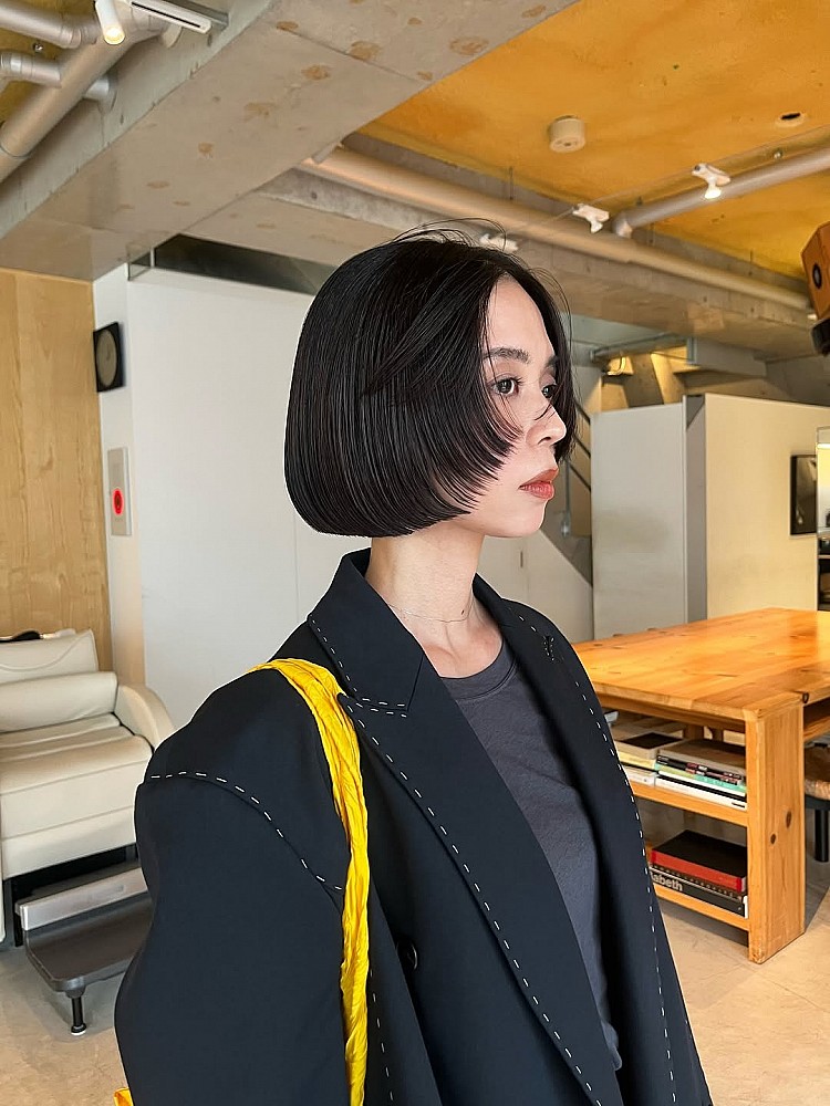黑色齊短髮推薦2：層次小顏瀏海