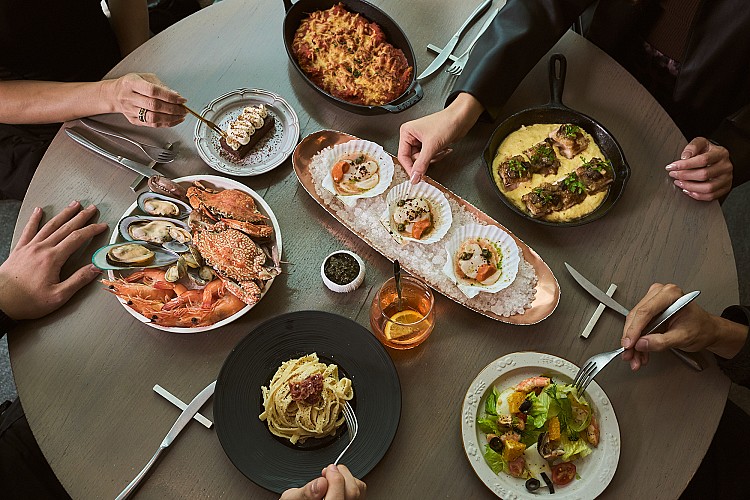 饗饗把「吃一餐＝看世界」變成真正可實現的事。全新企劃《世界的饗饗TASTE THE WORLD》以一年兩次的主題饗宴為核心