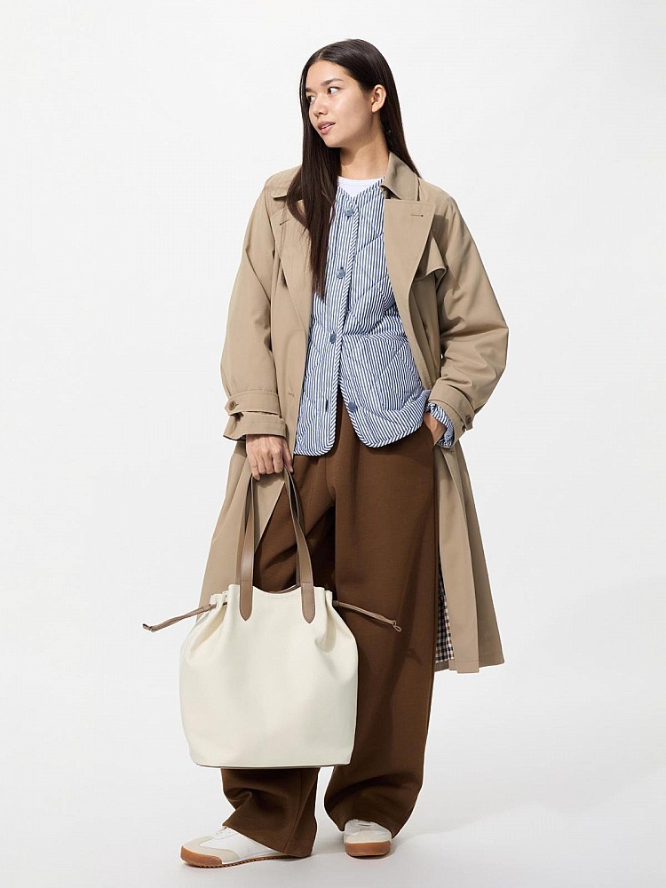 這款帆布托特包最大優點就是「開口夠大、拿東西超順手」。文件夾、平板、水壺、化妝包一次放進去也不顯擁擠，非常符合OL通勤、學生上課或媽媽包的實際使用情境，看起來簡約，實際容量卻超乎預期。