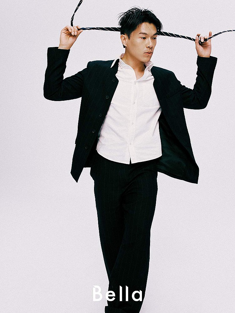 即使影視工作繁忙，柯煒林始終熱愛舞台劇。確診後曾因身體狀況辭演部份場次，但最後調整治療與排練，克服不適如期完成演出，展現專業與執著。