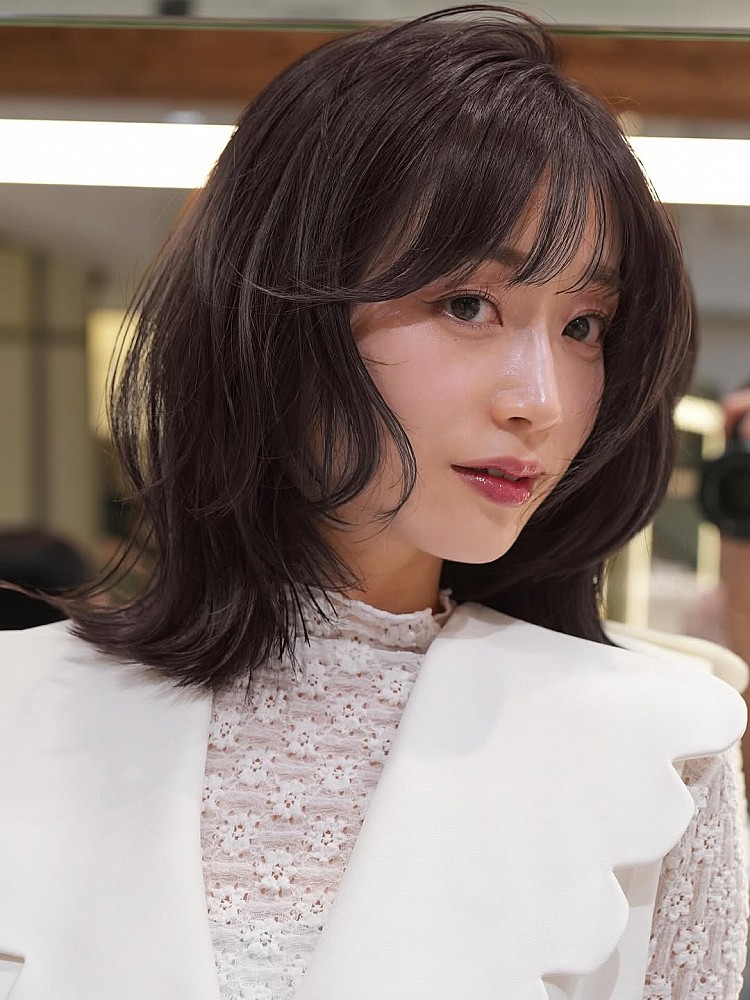 法式瀏海髮型推薦18：復古捲中短髮