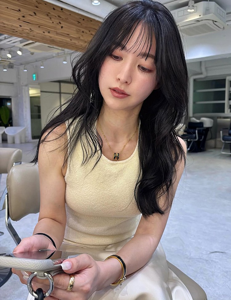 減齡髮色推薦8：夜幕藍