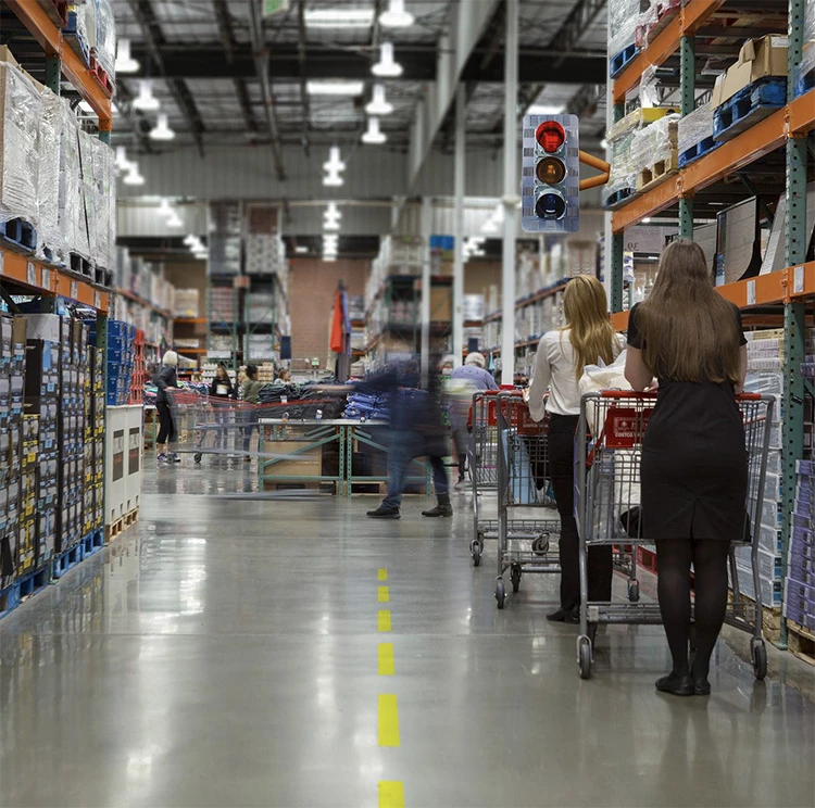 截至目前,台灣已有14家 Costco 分店,會員數超過400萬,佔比為亞洲最高。根據統計,2022年營收首度突破千億元,2023年更上看1,200億元,年年維持雙位數成長。