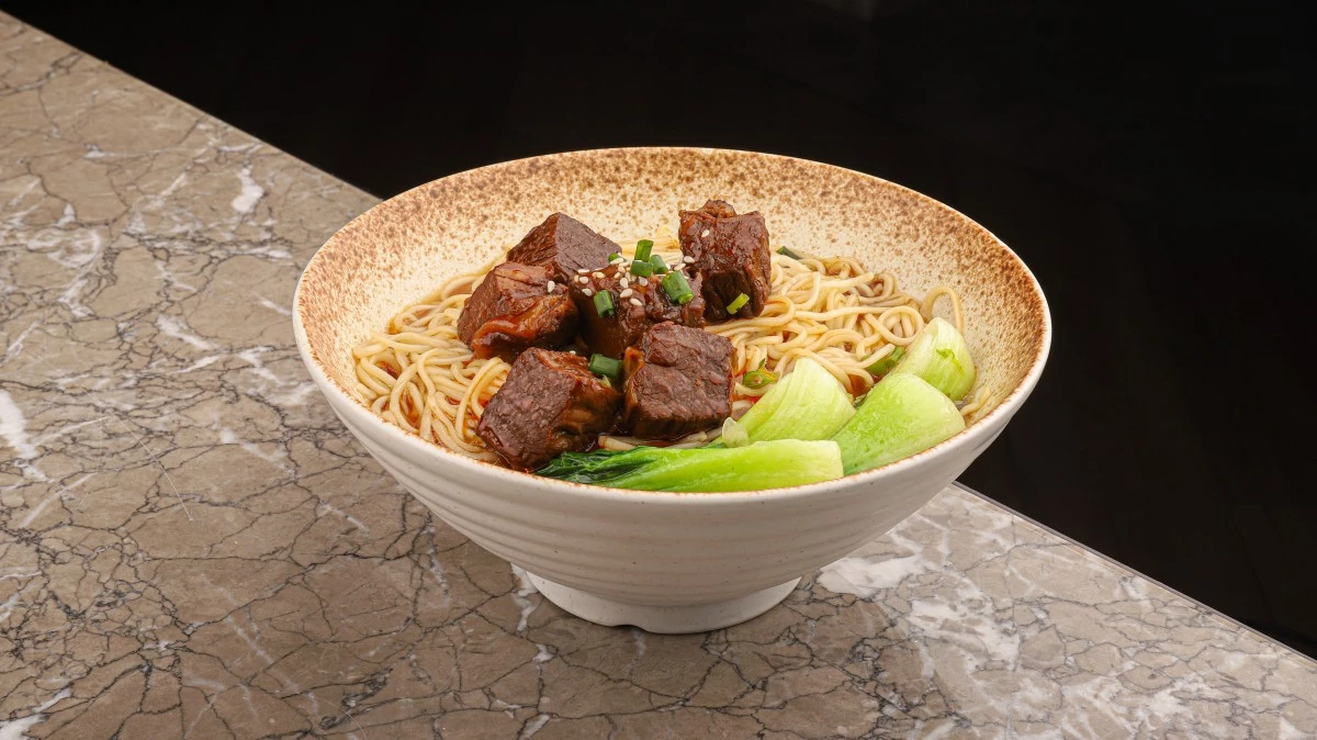 台灣老饕都明白,一碗道地且夠味的牛肉麵背後,藏著數十道的燉煮工法