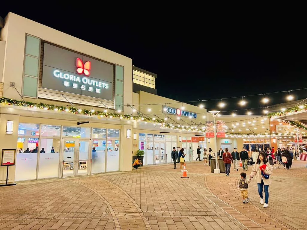 這項高鐵桃園站前開發案以「共享、智能、永續」為主軸,將串聯高鐵桃園車站特定區後站的置地廣場、高鐵桃園站,以及既有的生態綠地,打造成一座站前花園城市 ——「前站智慧中城」。基地計畫分為兩期開發,第一期包含作為購物商場的 4 至 5 層樓裙樓、三棟 12 至 13 層樓的辦公大樓與一棟旅館,並輔以多元生活服務,共構成機能完整的智慧商務園區,強化周遭百貨商城。