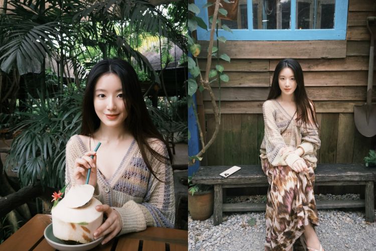 舒華在清邁的度假穿搭充滿慵懶又精緻的氣息，她以一件開襟透膚感的針織外套作為主角，寬鬆線條自然垂落，營造微微滑落肩線的度假氛圍。