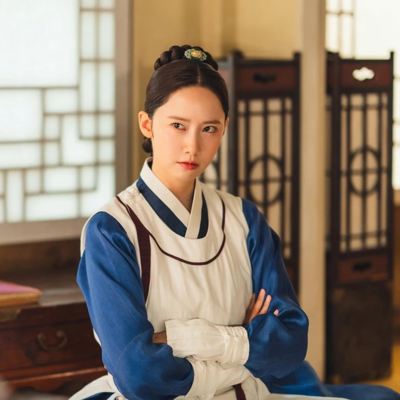 潤娥人氣正值巔峰,主演的《暴君的廚師》不僅在 Netflix 非英語影集全球排行榜奪冠