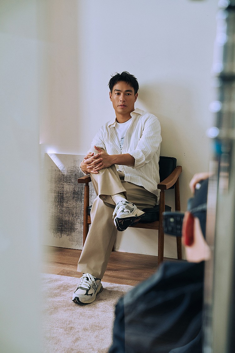 楊祐寧搶先上腳 New Balance 2010 「質感型、少年感」穿搭公式，帥感拉滿堪稱今夏穿搭教科書