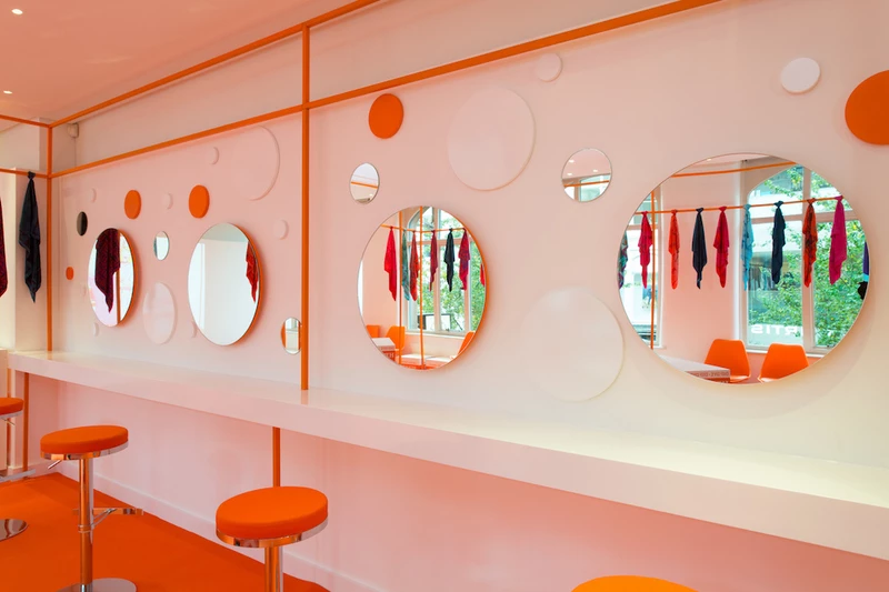 讓絲巾起死回生,Hermès 快閃巡迴洗衣店