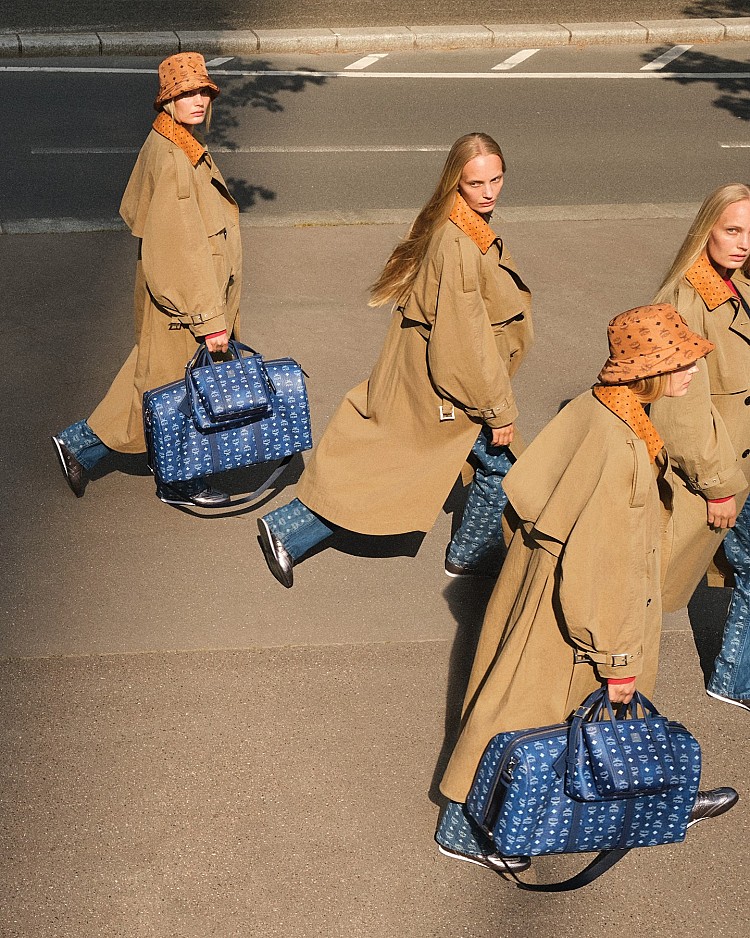 來自德國的 MCM老花 Visetos 是時尚圈不可被遺忘的老花包品牌，品牌全名 Michael Cromer Munich，創立於1976年慕尼黑，老花圖案以干邑色作底、搭配黑色菱格與月桂葉圖案