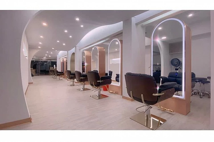 東區巷弄人氣髮廊「NU SALON」