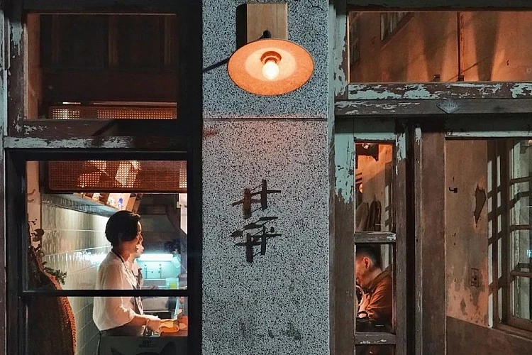 值得一提的是,十平最近更獲得日本雜誌的肯定,入選「台南最新指南」,成為日本人旅行台灣時,另一個決定造訪台南的理由,待你推開十平之門。