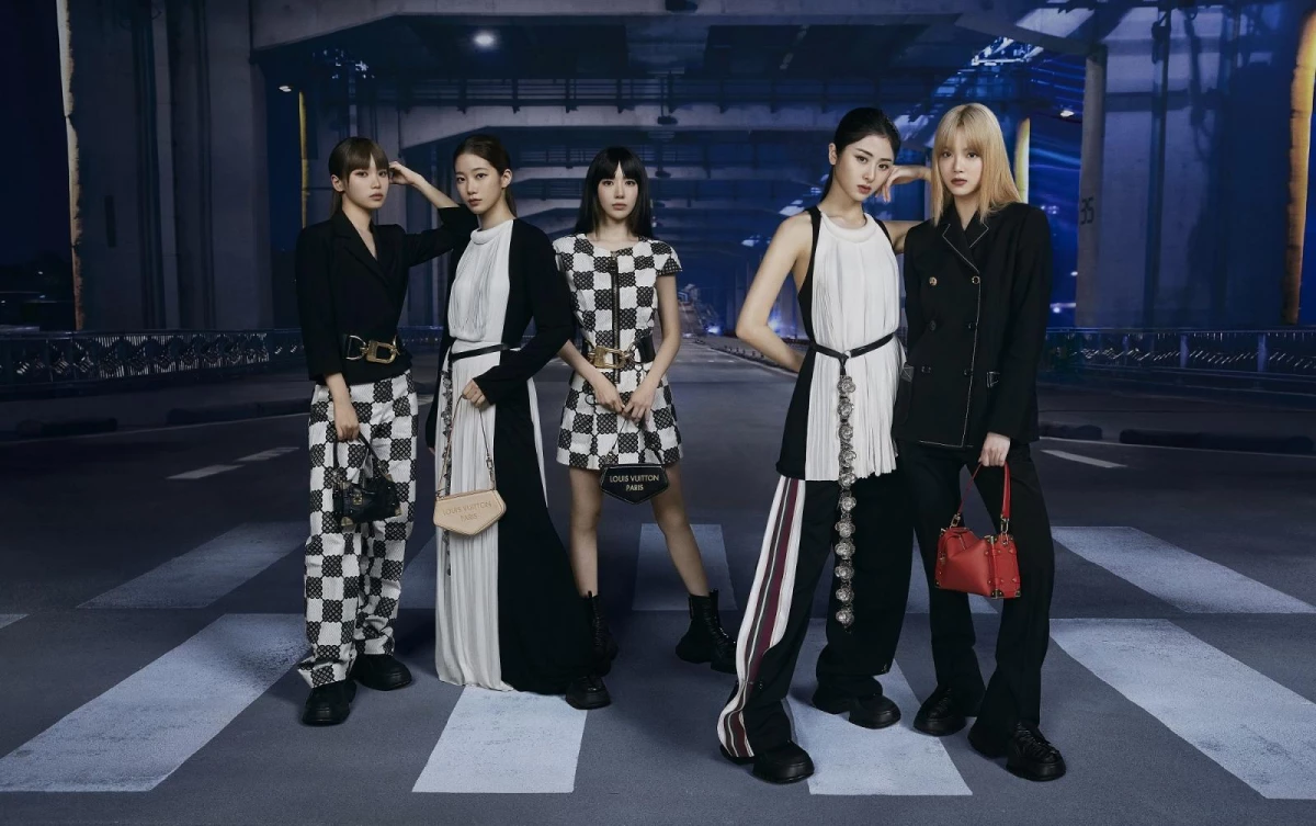 LE SSERAFIM 剛出道便受邀出席 Louis Vuitton 於首爾舉辦的 2023 早秋大秀並擔任表演嘉賓,隔年更是罕見的全團擔任 Louis Vuitton 全球品牌大使。