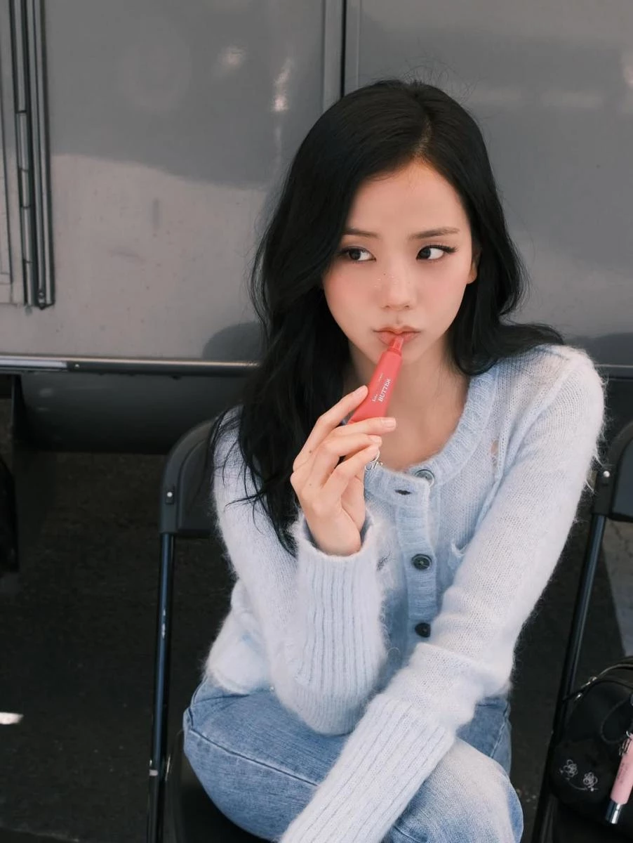 BLACKPINK成員Jisoo示範空氣感曲線燙髮造型