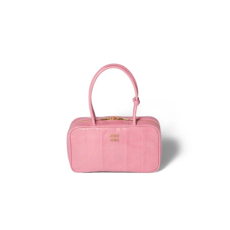 Miu Miu Beau 皮革肩背包，商品價格 NTD 180,000。