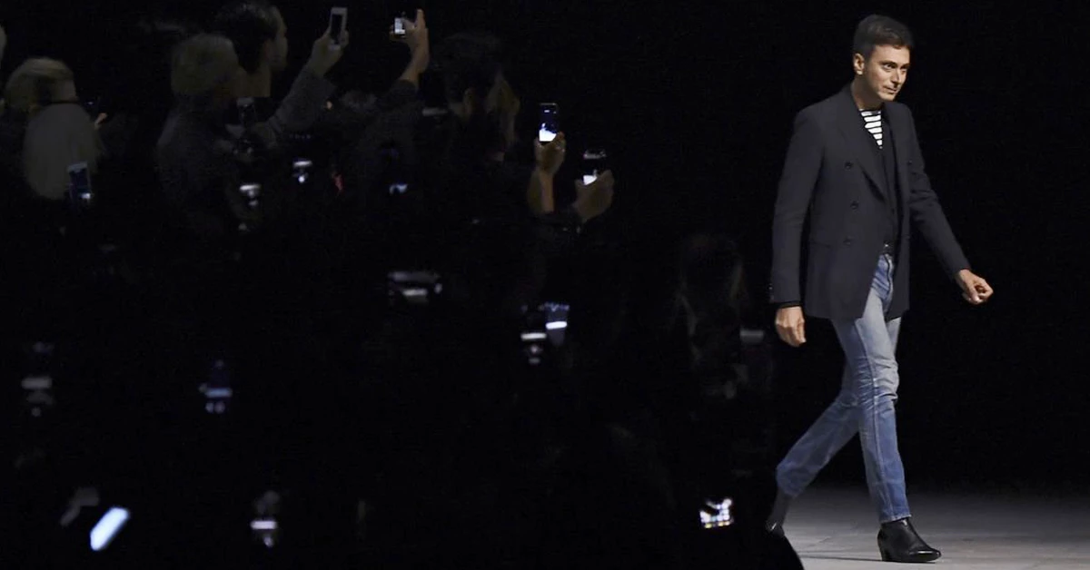 Hedi Slimane 1968 年出生於巴黎,父親是突尼西亞人,母親是義大利裁縫。