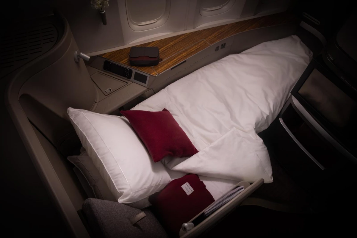 「國泰航空」頭等艙目前僅配備於部分Boeing 777-300ER機型,採1-1-1半封閉套間設計,全艙僅6個座位,私密度與寬敞度在業界罕見。