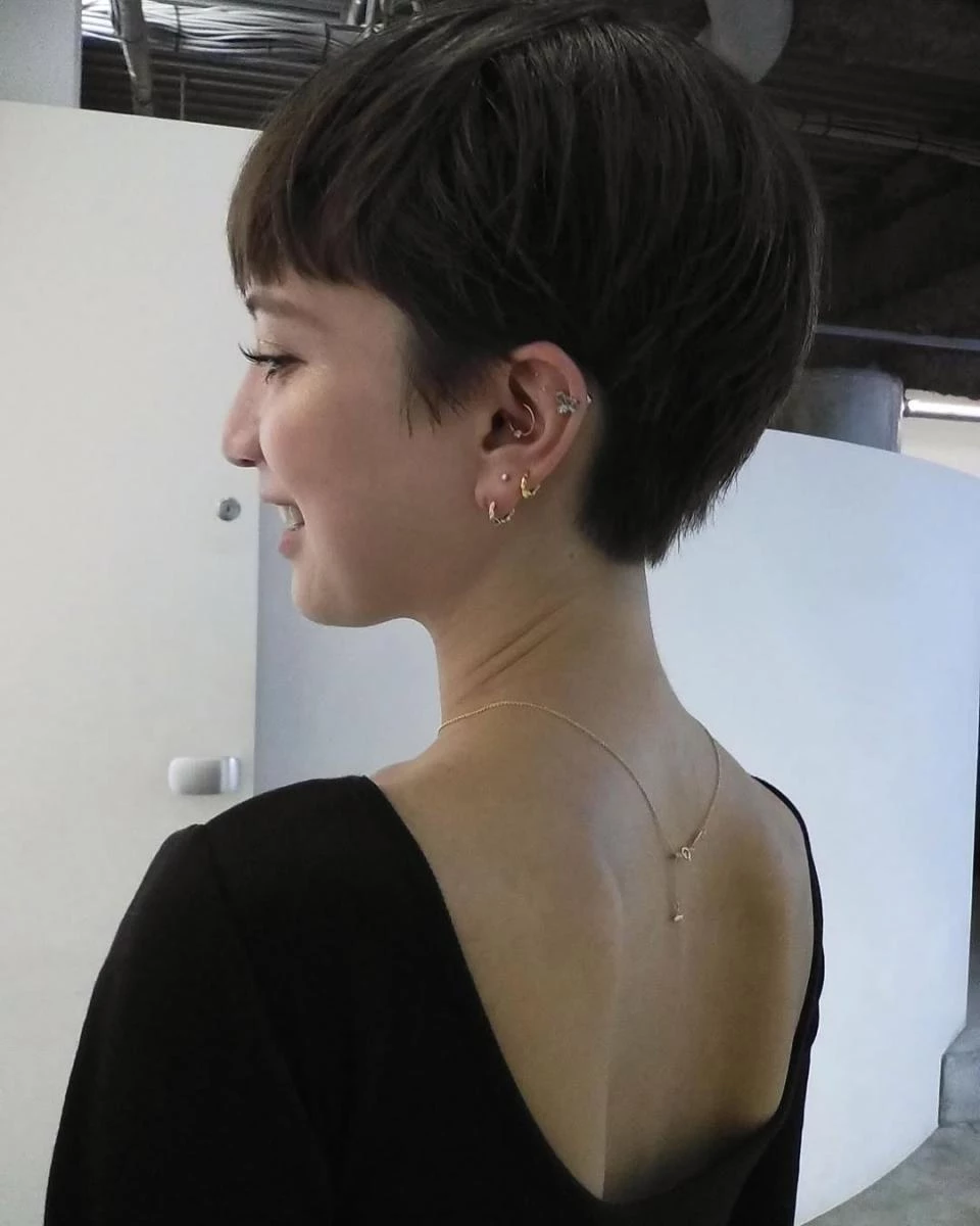 隱藏髮際線髮型5:日系耳上蘋果頭