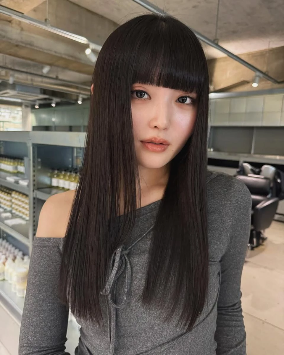 隱藏髮際線髮型10:漫畫瀏海+直長髮