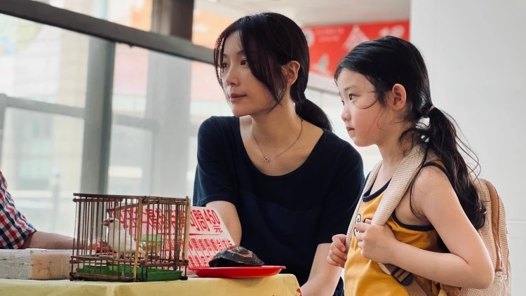 蔡淑臻（左）與葉子綺在《左撇子女孩》中是有著血緣關係卻關係疏離的母女