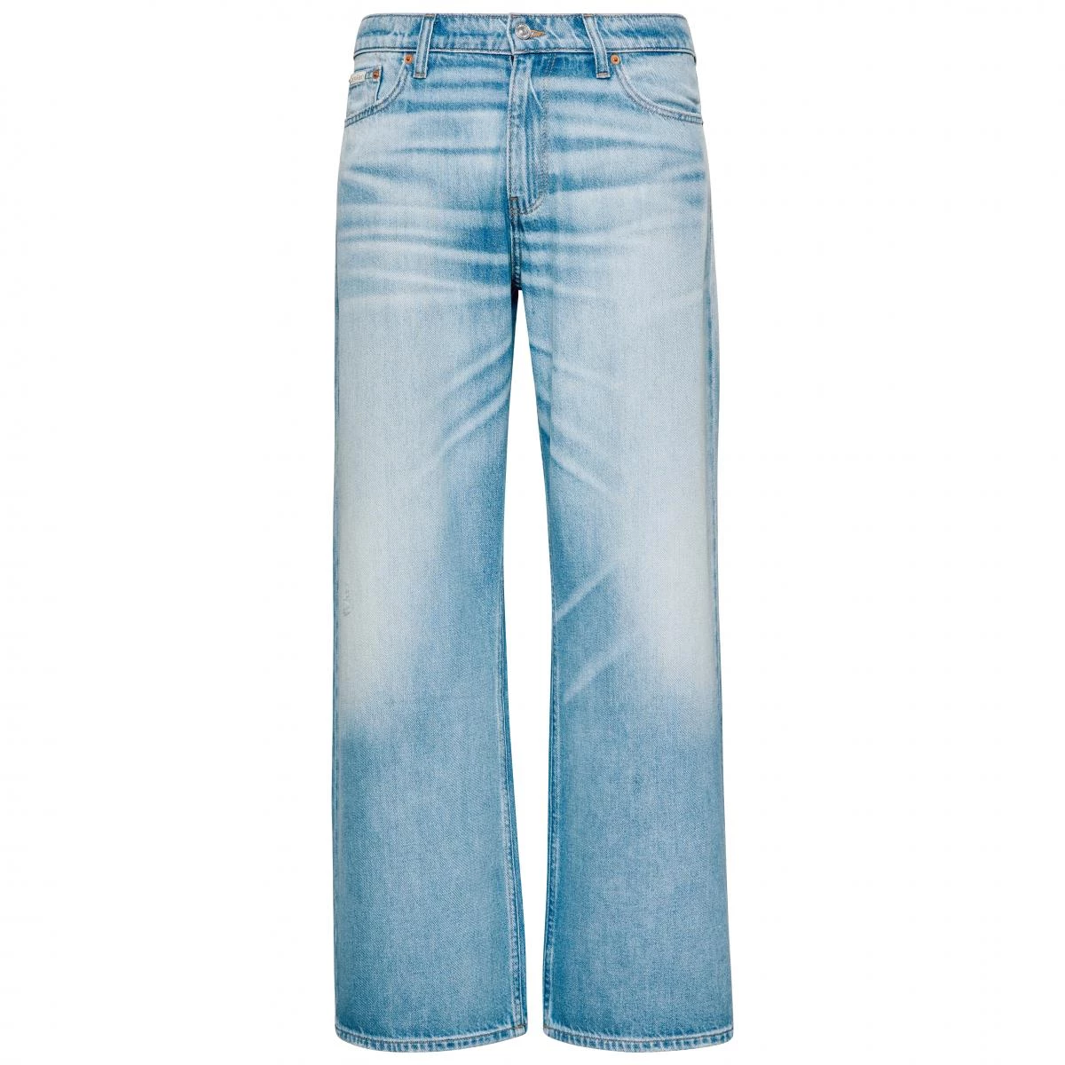 這條來自 Calvin Klein 的「Low Rise Baggy」牛仔褲,同樣以鬆身的版型整體擁有修飾身材的效果,搭配上中低腰的設計,讓女孩能展現身形曲線。