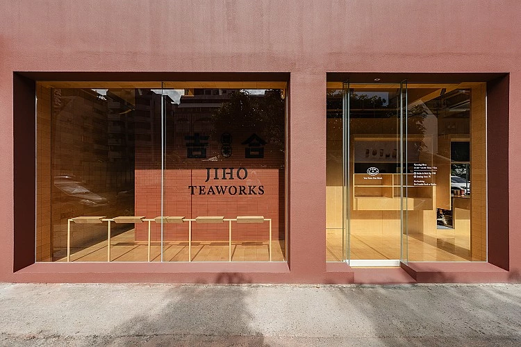 背後「源友企業」為台北知名時髦咖啡品牌CAFE!N母公司，30多年來站在全台、甚至全球飲品供應鏈最上游，天天處理的是上百萬杯茶飲的風味基礎