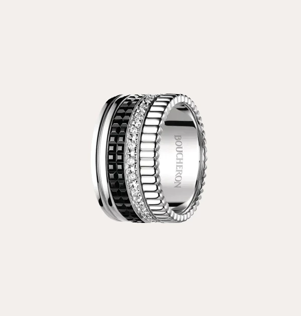 Boucheron「Quatre Black」18K白金及黑色PVD鑲鑽寬版戒指,約NTD 384,000