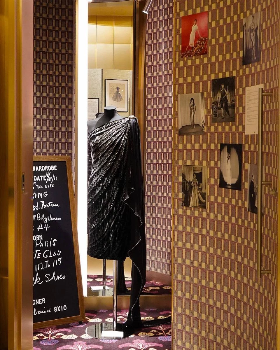 法國時裝屋Balmain迎來80週年里程碑，品牌執行長Matteo Sgarbossa將品牌定義為「80歲依舊年輕」，擁有八十年的智慧與傳承，同時保有大膽、前衛的年輕氣質，今年品牌先以紐約沉浸式展覽揭開序幕，接下來還將推出由時尚紀錄片名導Loic Prigent掌鏡的紀錄片，揭露鮮為人知的品牌趣聞。