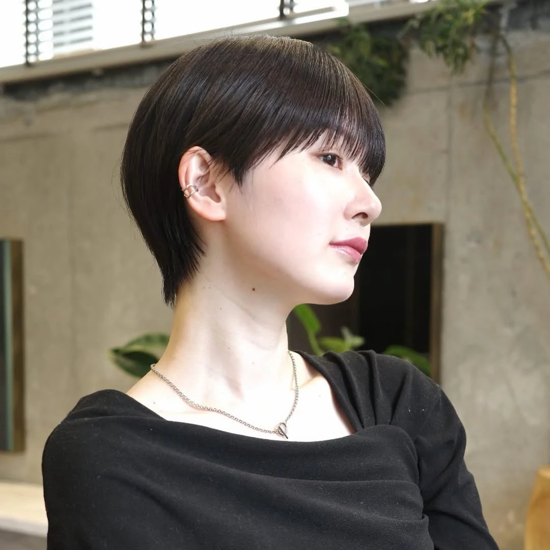黑色極短髮推薦3：眉下瀏海日系短髮
