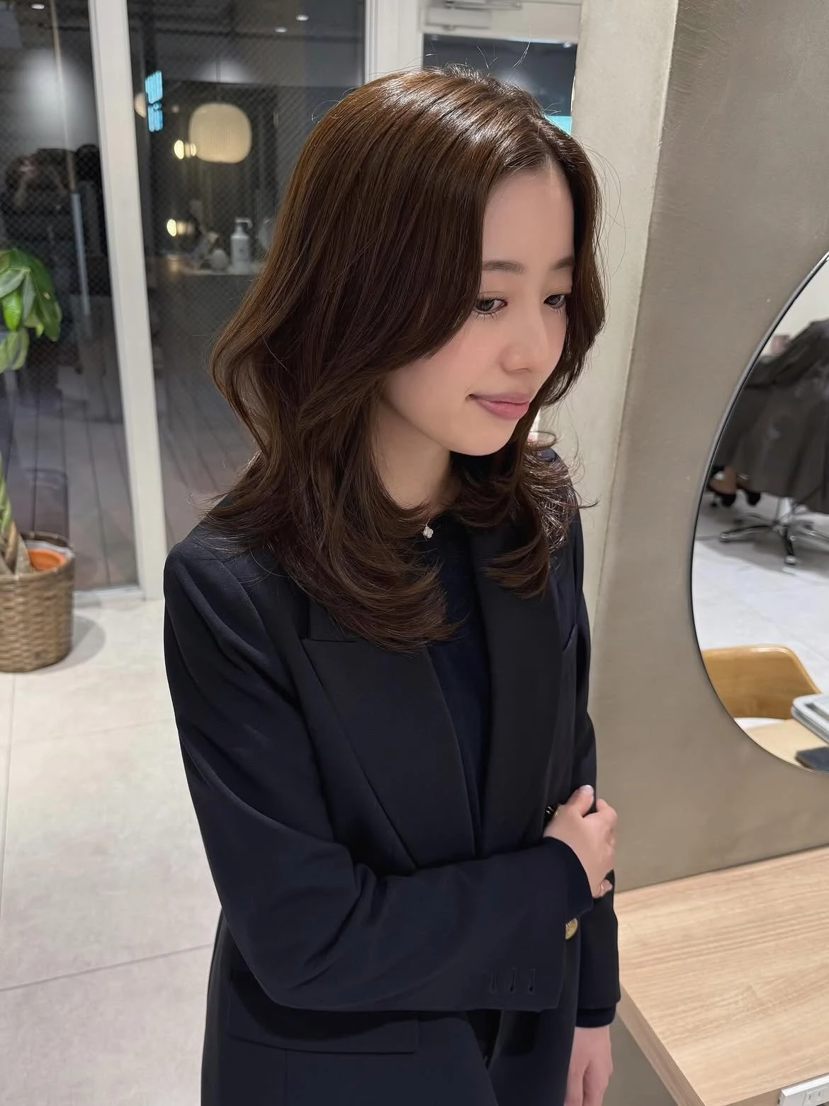 蓬鬆中長髮造型推薦5:中分法式氣墊燙