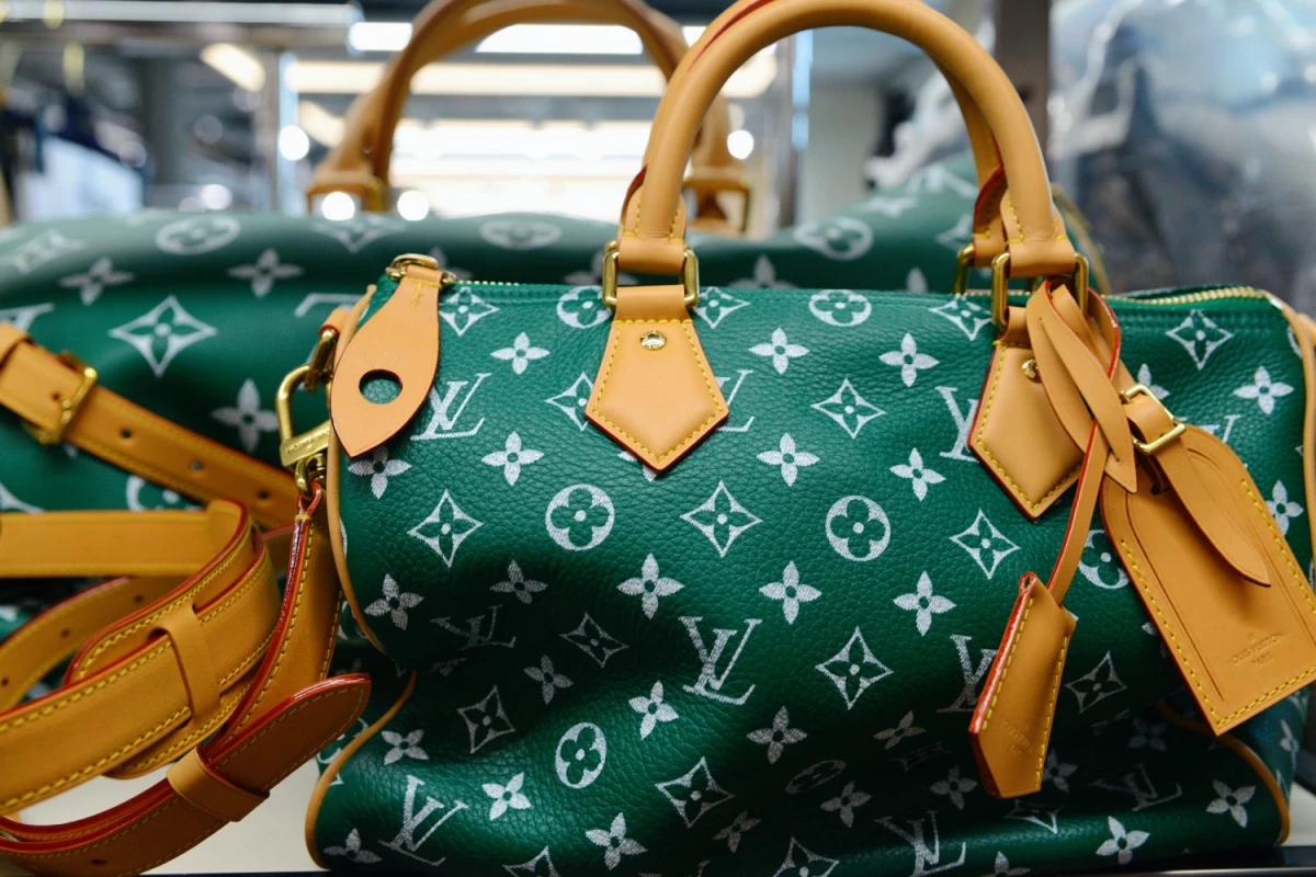 ​​​​​​​「Speedy P9」的問世無疑是 Louis Vuitton 龔固經典包款的一個決策，運用更高端的製作方式，讓其包款能觸及更高端的消費群。