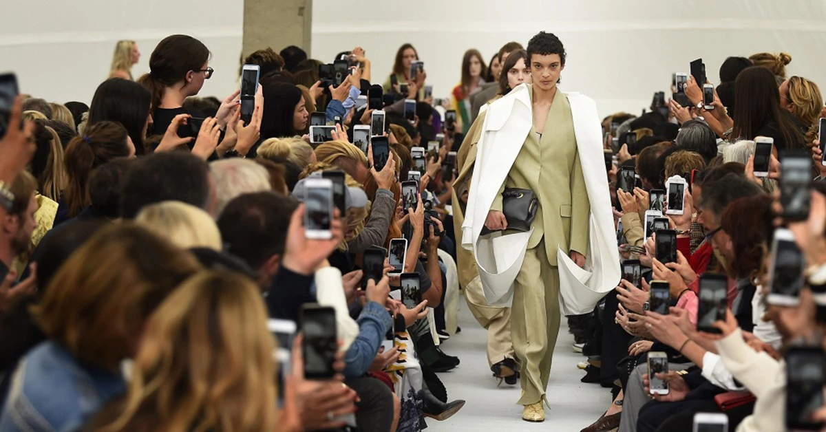 最強女總監Phoebe Philo要離職接手Burberry?!傷感前先看Céline 2018春夏照常美翻!